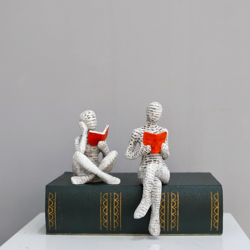 1Pc, Reading Paper Pulp Woman  - Interior Design Book reseña y precio