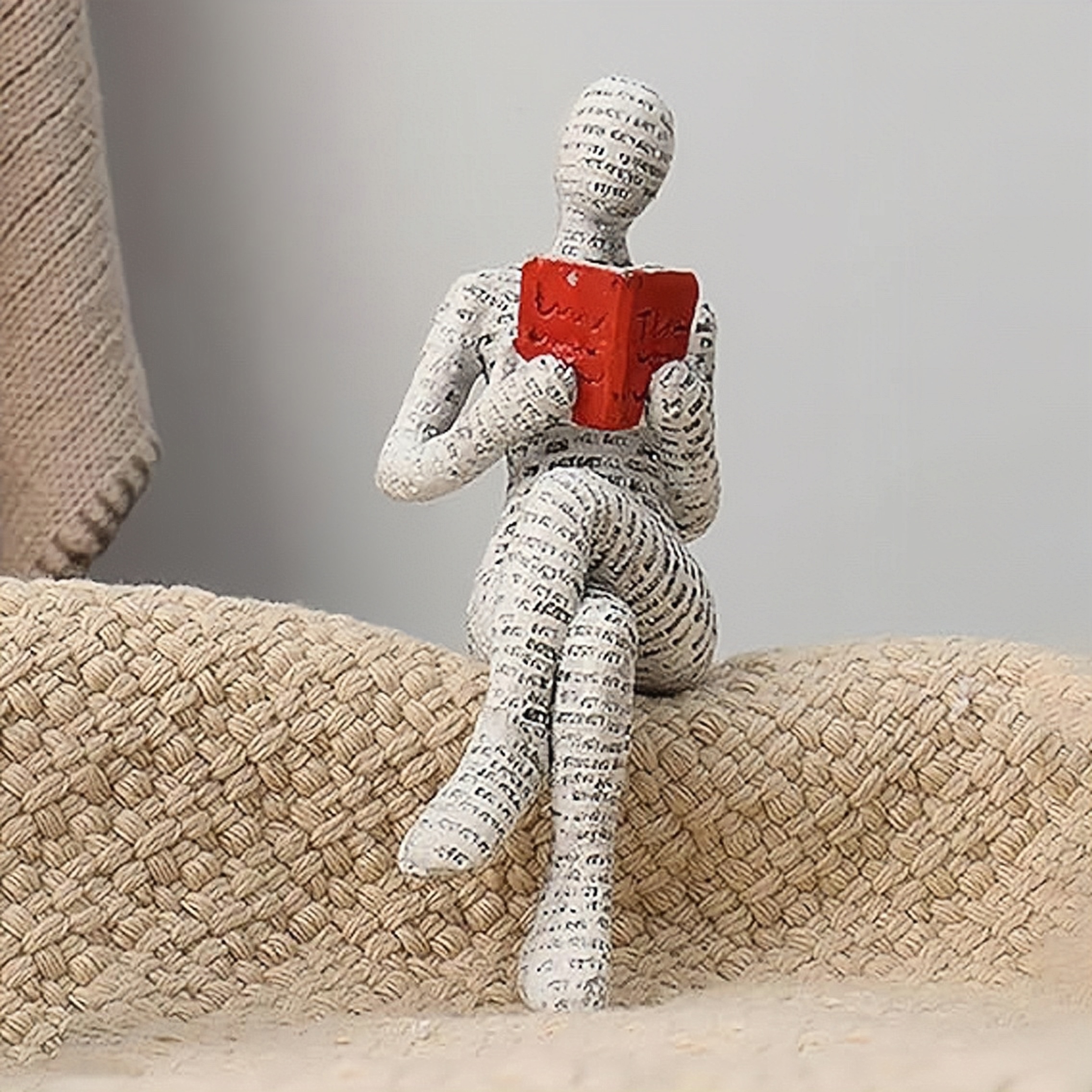 1Pc, Reading Paper Pulp Woman  - Interior Design Book reseña y precio