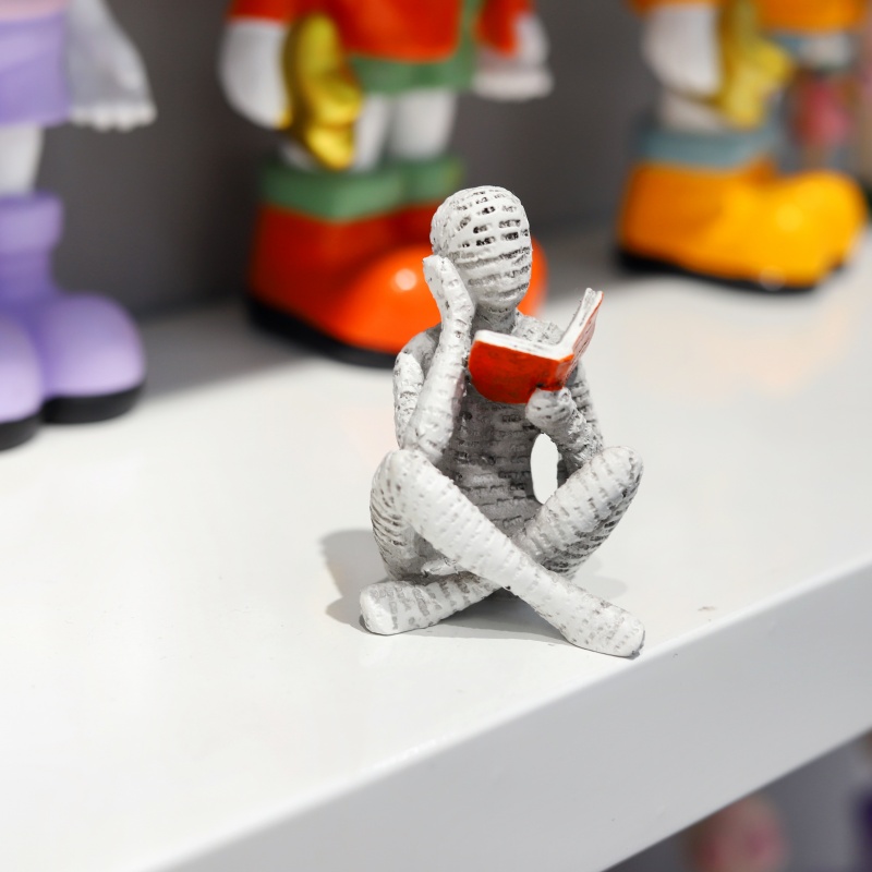 1Pc, Reading Paper Pulp Woman  - Interior Design Book reseña y precio